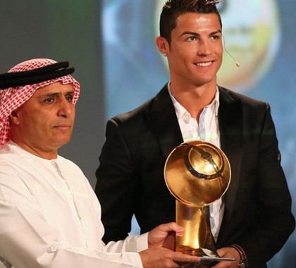 คริสเตียโน่ โรนัลโด้ คว้ารางวัล นักเตะยอดเยี่ยมของโลกปี 2013
