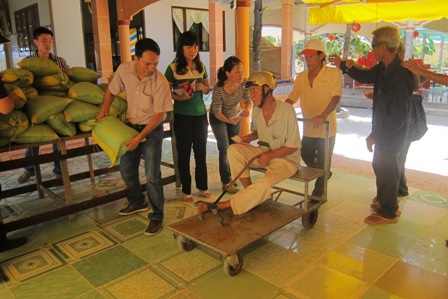 กิจกรรมต่างๆเพื่อดูแลเอาใจใส่ผู้ที่อยู่ในเป้านโยบายในทั่วประเทศในโอกาสฉลองตรุษเต๊ตปี 2014