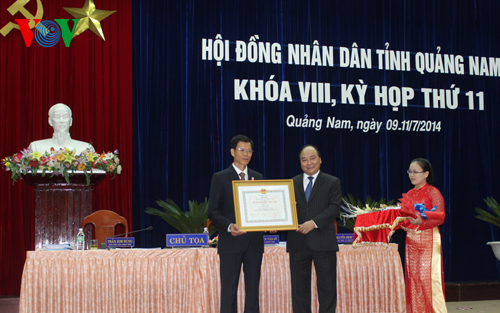 รองนายกรัฐมนตรี เหงียนซวนฟู๊ก เข้าร่วมพิธีเปิดการประชุมสภาประชาชนจังหวัดกว๋างนาม