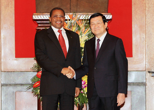 ประธานาธิบดีแทนซาเนียเสร็จสิ้นการเยือนเวียดนามด้วยผลสำเร็จอย่างงดงาม