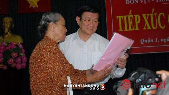 ประธานประเทศ เจืองเติ๊นซาง พบปะกับผู้มีสิทธิ์เลือกตั้งเขต 1 และเขต 3 นครโฮจิมินห์