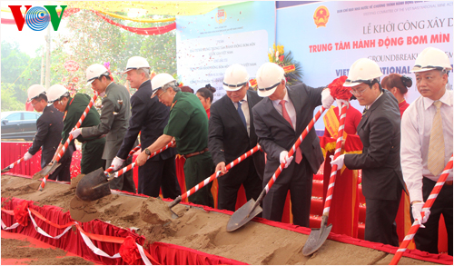 พิธีวางศิลาฤกษ์ก่อสร้างศูนย์ปฏิบัติการระเบิดแห่งชาติเวียดนาม