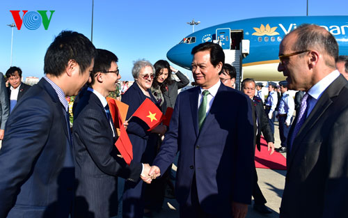 นายกรัฐมนตรี เหงียนเติ๊นหยุง เริ่มการเยือนโปรตุเกสอย่างเป็นทางการ