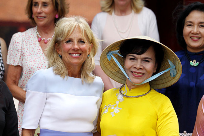 นาง Jill Biden ภริยาของรองประธานาธิบดีสหรัฐ โจไบเดน เยือนนครโฮจิมินห์