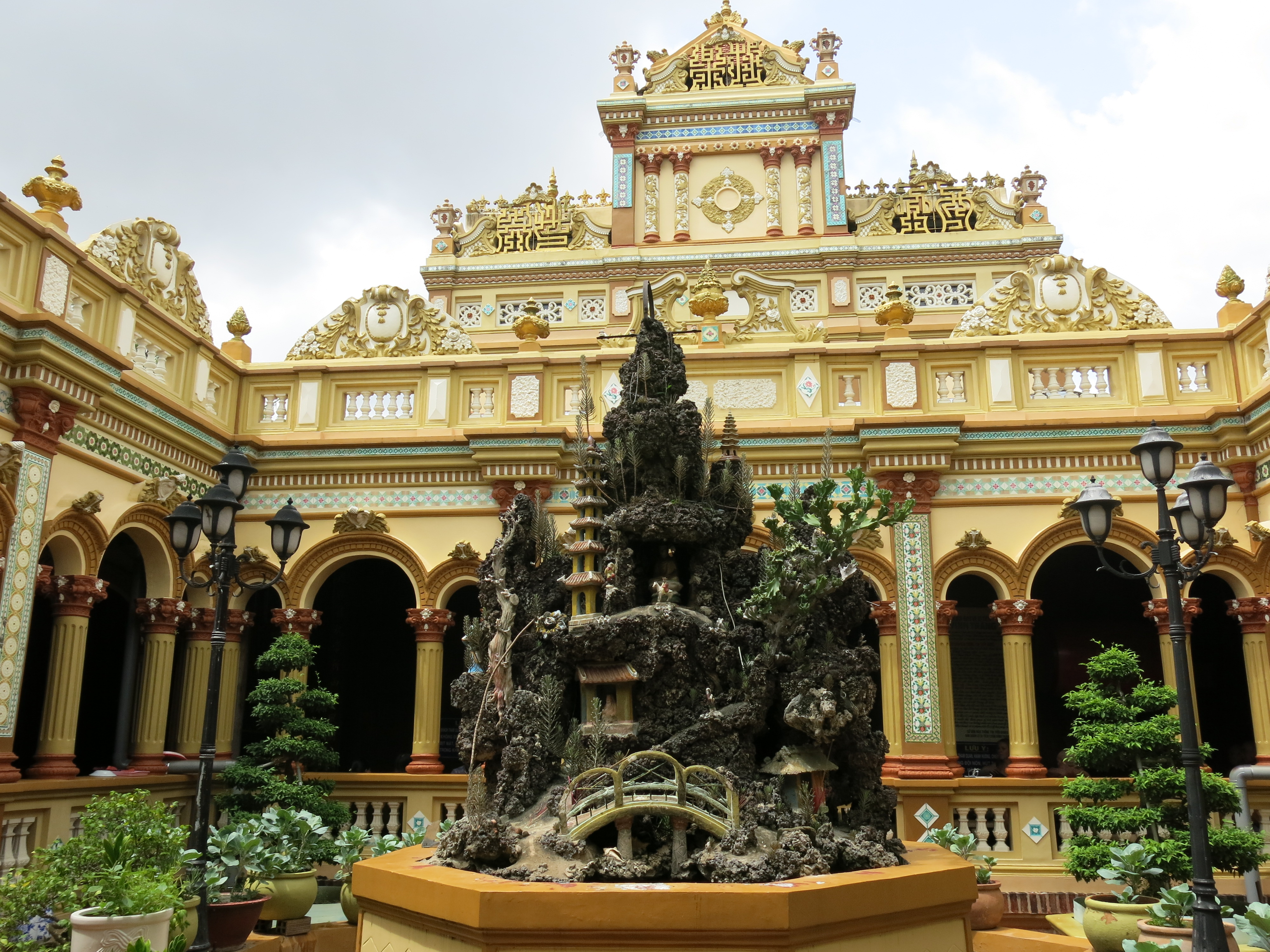 เยือนวัด หวิงจ่าง  ในจังหวัดเตี่ยนยาง