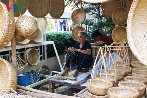 แก้ไขอุปสรรคเพื่อให้หมู่บ้านศิลปาชีพพัฒนา