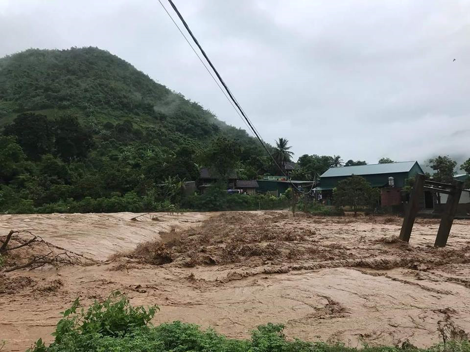 เร่งแก้ไขผลเสียหายจากฝนตกหนักและน้ำหลาก