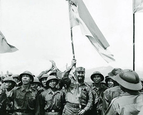 พิธีรำลึกครบรอบ 45 ปีการที่ผู้นำคิวบา ฟิเดล คาสโตร เดินทางมาเยือนเขตปลดปล่อยจังหวัดกว๋างจิ