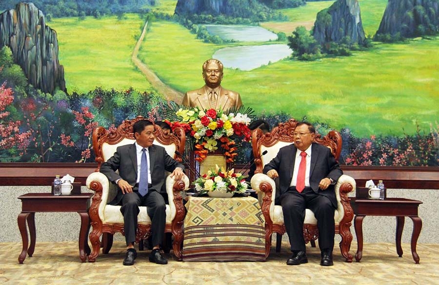 หัวหน้าคณะกรรมการตรวจตราส่วนกลาง เจิ่นเกิ๋มตู๊ ปฏิบัติภารกิจที่แขวง บอลิคำไซ