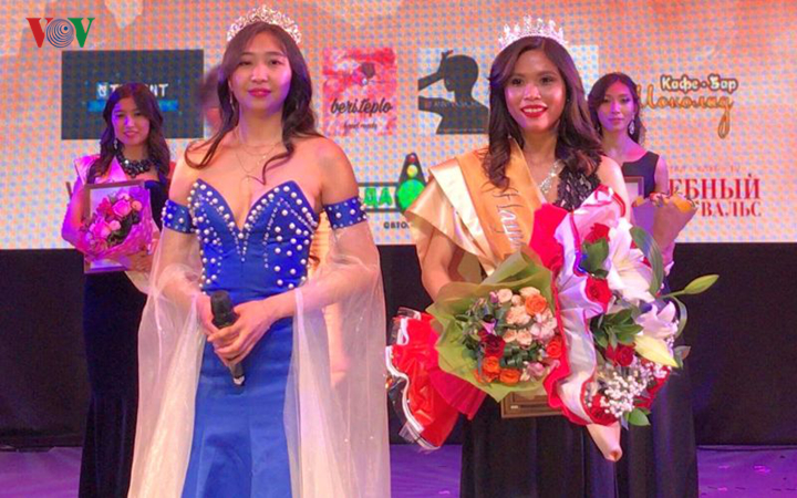 นักศึกษาหญิงเวียดนามได้รับรางวัลในการประกวด Miss Asia  Ural สหพันธรัฐรัสเซีย