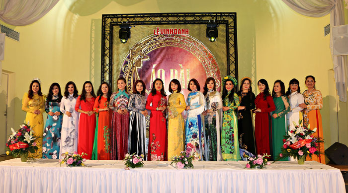 การประกวดชุดอ๊าวหย่ายสำหรับภริยาของสำนักงานการทูตและบุคคลสำคัญในยุโรป 2020