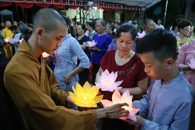 จังหวัดกาวบั่งจัดพิธีสวดมนต์วีรชนและทหารพลีชีพเพื่อชาติ