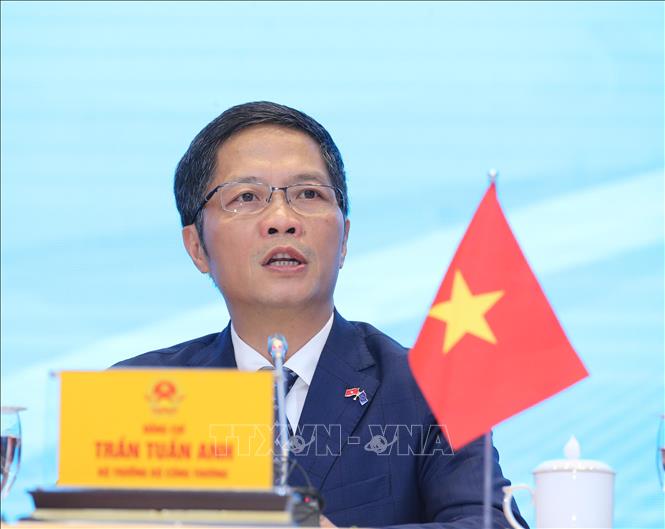 การพูดคุยทางโทรศัพท์ระหว่างรัฐมนตรีว่าการกระทรวงพาณิชย์และอุตสาหกรรม เจิ่นต๊วนแอง กับข้าหลวงใหญ่การค้าอียู Phil Hogan