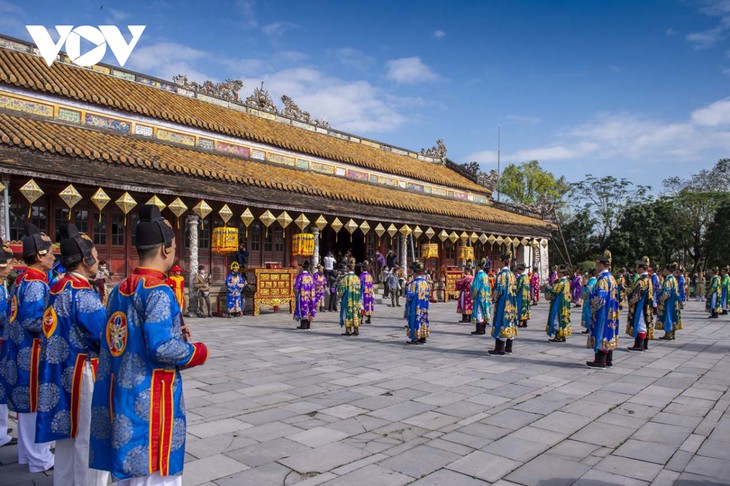 สาธิตพิธีเข้าเฝ้ากษัตริย์ในวันที่ 1 ตรุษเต๊ต