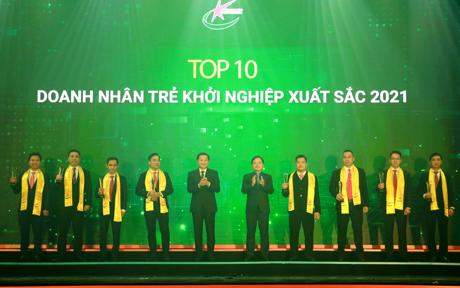 มอบรางวัลนักธุรกิจรุ่นใหม่ทำธุรกิจสตาร์ทอัพดีเด่นปี2021