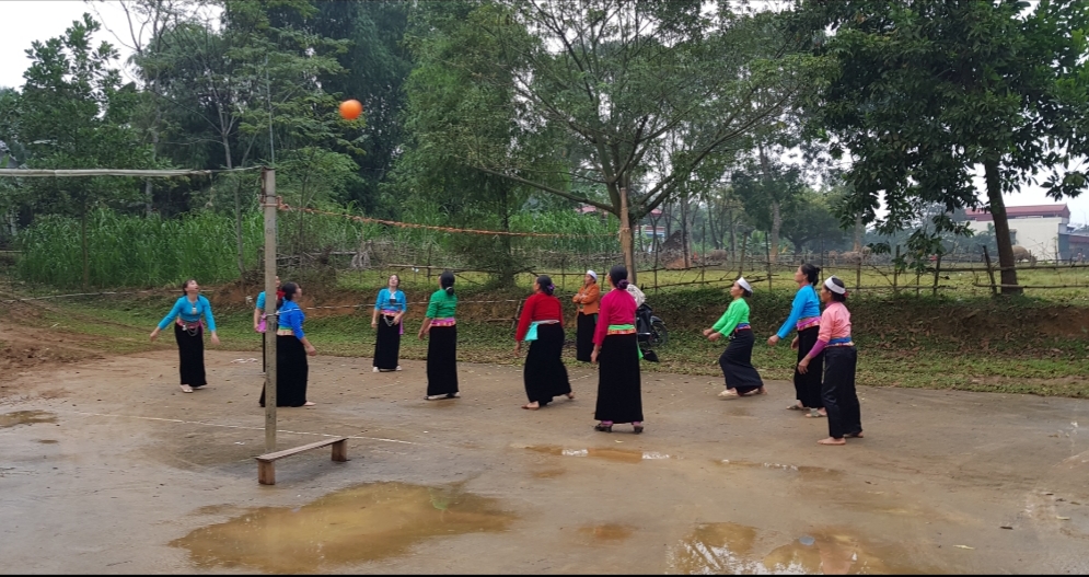 สมาคมสตรีหมู่บ้าน ไบเหวิน ตำบลดิ่งกือ จังหวัดหว่าบิ่ง ตัวอย่างดีเด่นในชุมชน