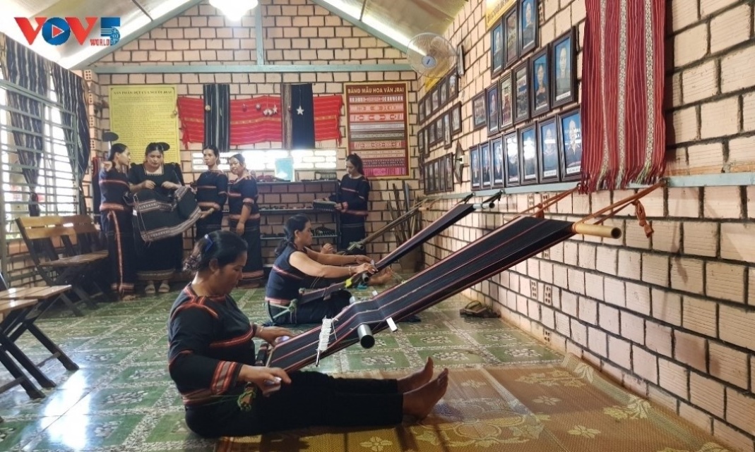 สโมสรทอผ้าของหมู่บ้านฟุง- จุดเด่นในการพัฒนาเศรษฐกิจและสังคมในพื้นที่ชนบทของจังหวัดยาลาย