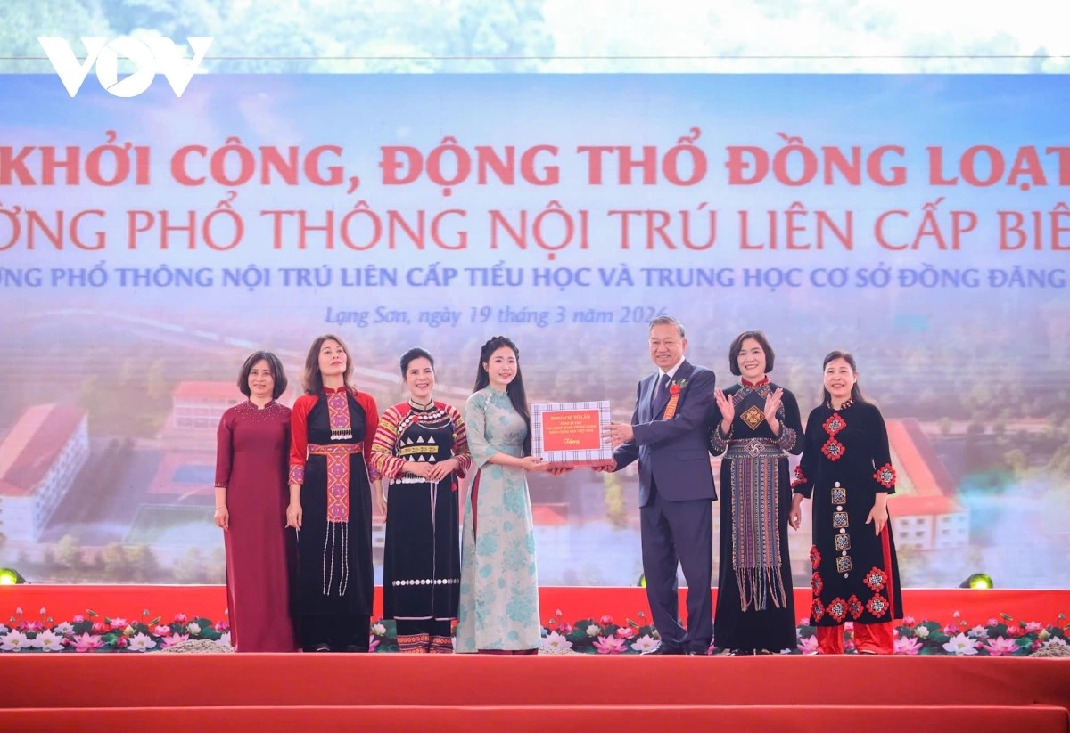 เลขาธิการใหญ่พรรค โตเลิม กล่าวว่า “โรงเรียนในพื้นที่ชายแดนเป็นสถานที่ที่ประชาชนในเขตชายแดนฝากความหวังและความฝันไว้”
