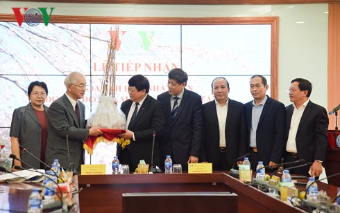 베트남 라디오방송국,  Kairinjuku일본학교로부터 벚꽂 100그루 선물 받아