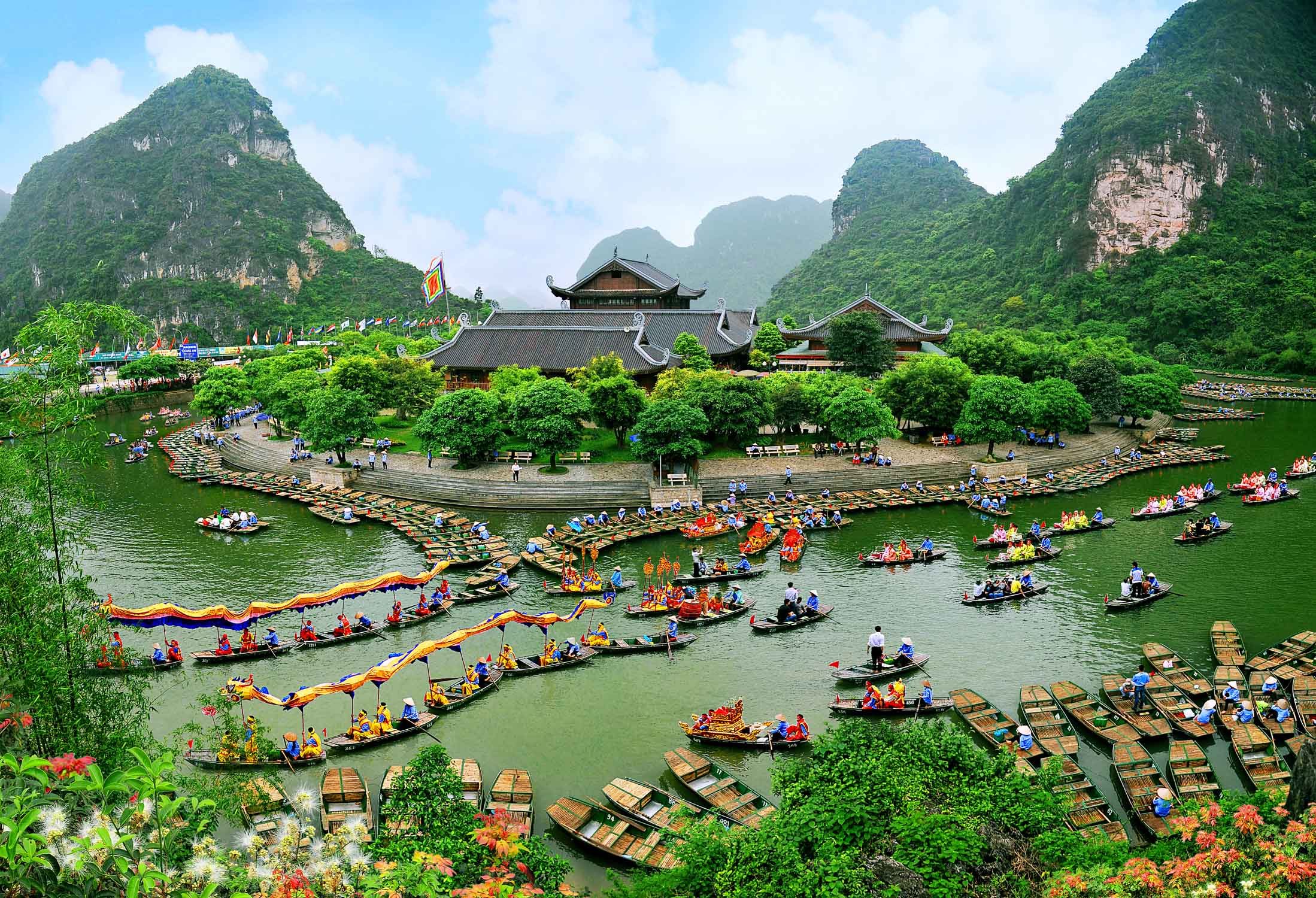 Ninh Binh에 Dai Co Viet정부 1050주년 기념 활동