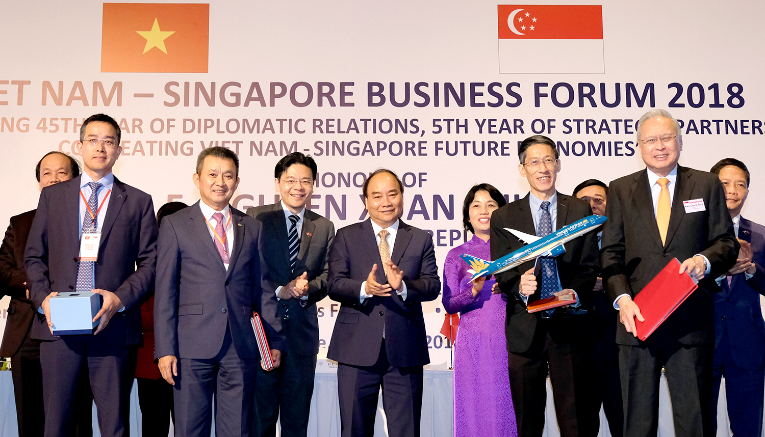 응웬 쑤언 푹 (Nguyen Xuan Phuc)총리 , 베트남 싱가포르 투자자 환영