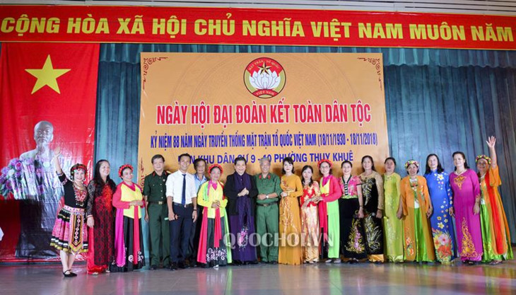 Tong Thi Phong국회 상무부의장, 하노이의 대단결 축제일에 참여