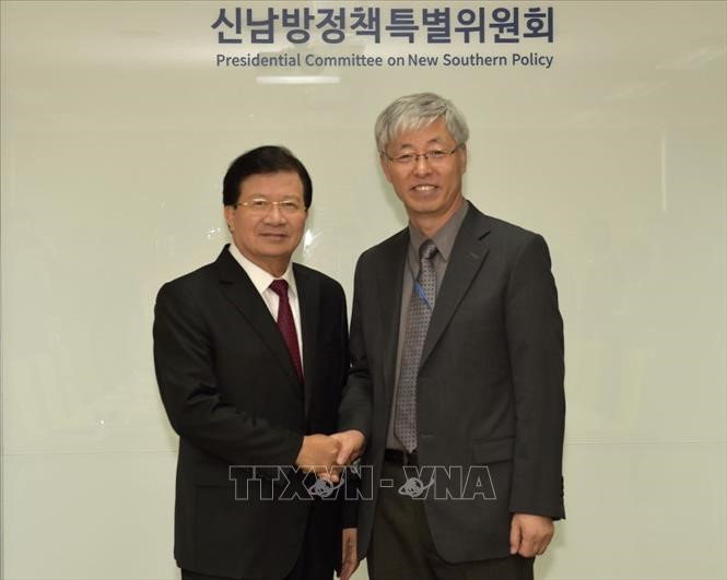 Trinh Dinh Dung부총리의 한국 방문 활동들
