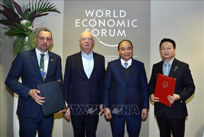 Nguyễn Xuân Phúc (응웬 쑤언 푹) 총리, 2019년 WEF Davos회의에서 많은 양자 접촉 활동