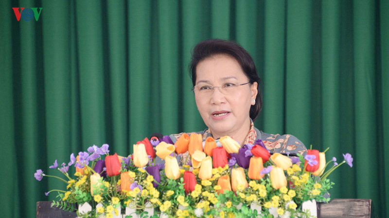 응우옌 티 낌 응언 (Nguyễn Thị Kim Ngân) 국회의장, 껀터 (Cần Thơ)시 퐁 디엔 (Phong Điền)현에서 유권자 접촉