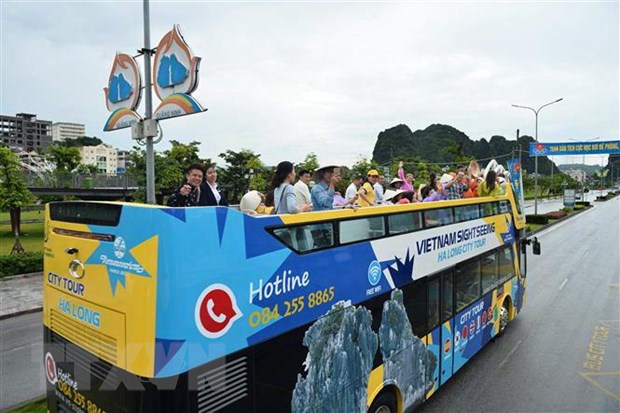 첫 “Vietnam Sightseeing" 2층 버스 출시와 City Tour 노선 개통