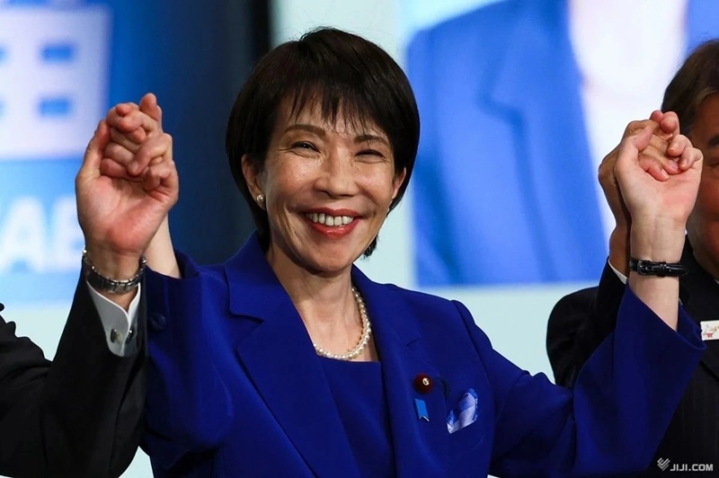 Japon: Takaichi reconduite Première ministre après son triomphe électoral