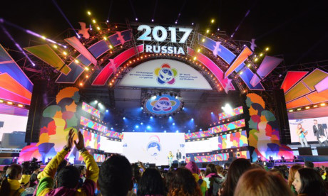 На церемонии открытия ВФМС прошел показ вьетнамского национального платья «ао-зай»