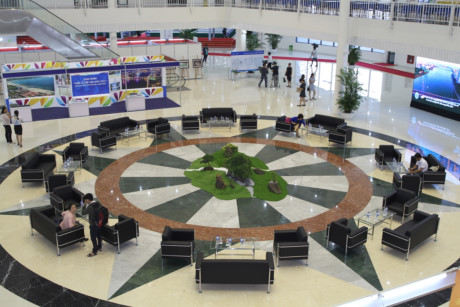 Челночный автобус обеспечивает свободное передвижение работников СМИ во время прохождения АТЭС