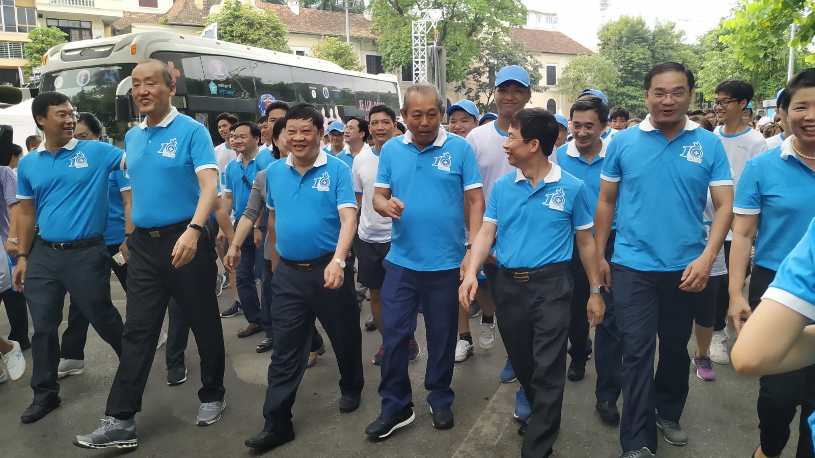 В Ханое тысячи человек присоединились к ходьбе ради здоровья