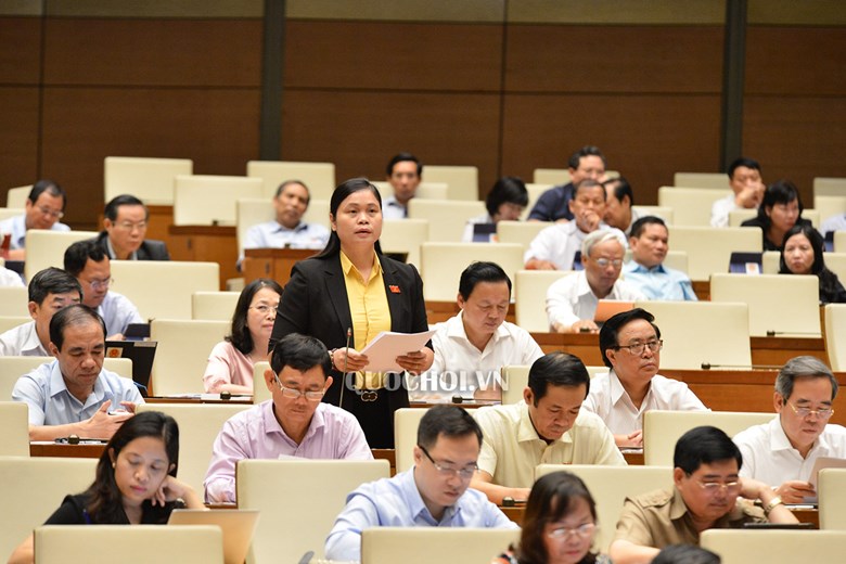 Нацсобрание обсудило внесение поправок в Закон о кадровых работниках и Закон о госслужащих