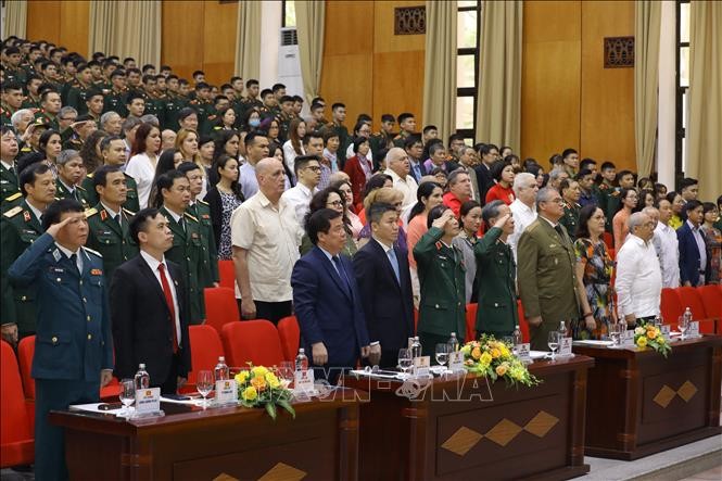 В Ханое прошел митинг в честь 60-й годовщины победы Кубы в Плайя-Хироне