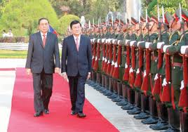 កាសែតរបស់ឡាវមានអត្ថបទសរសេរលើកសរសើដំណើរទស្សនកិច្ចនៅឡាវ របស់ប្រធានរដ្ឋវៀតណាម