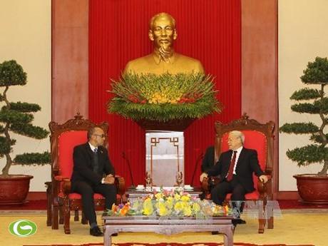 Генеральный секретарь ЦК КПВ Нгуен Фу Чонг принял посла Кубы