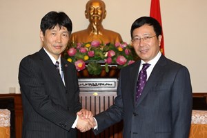 Вице-премьер СРВ Фам Бинь Минь принял японского министра