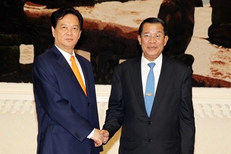 Премьер-министр СРВ Нгуен Тан Зунг встретился со своим камбоджийским коллегой