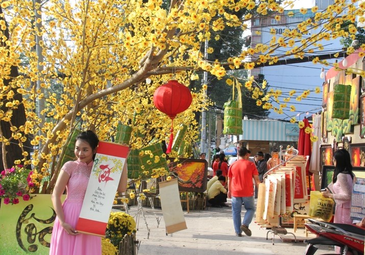 Открылась улица учителей китайской иероглифики в связи с наступающим Тэтом