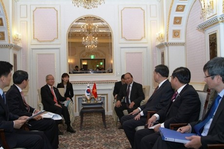 Вице-премьер СРВ Нгуен Суан Фук встретился со своим южнокорейским коллегой