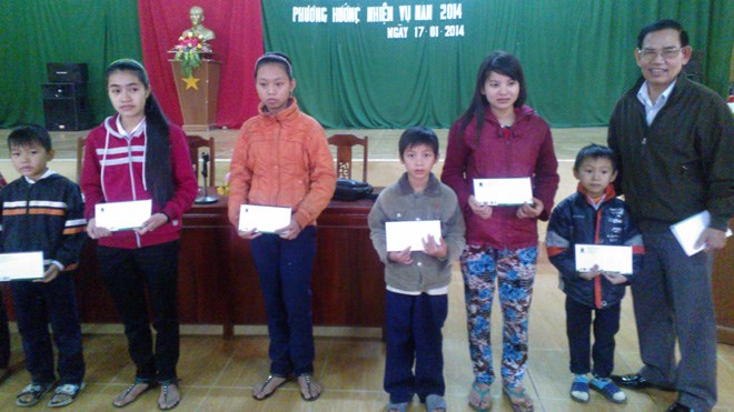 Во Вьетнаме переданы новогодние подарки жителям страны