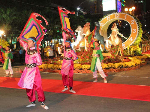 В г.Хошимине открылись улица цветов Нгуенхюэ и улица книг Нового года