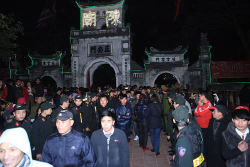 В городе Намдинь открылся праздник передачи императорской печати
