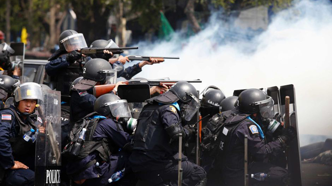 Суд по гражданским делам в Таиланде запретил властям применять силу против демонстрантов