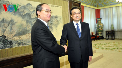 Глава ЦК ОФВ Нгуен Тхиен Нян встретился с премьером Госсовета КНР