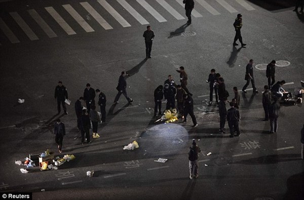 Китай: на железнодорожном вокзале произошло кровавое нападение