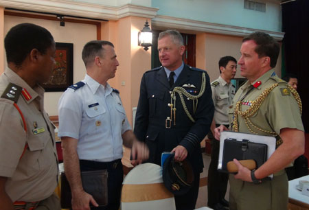 Военные атташе зарубежных стран высоко оценили усилия Вьетнама в поисках малайзийского самолета