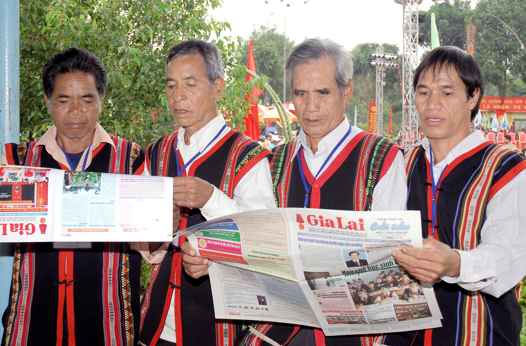 Донесение установки партии и государства до нацменьшинств и жителей горных районов